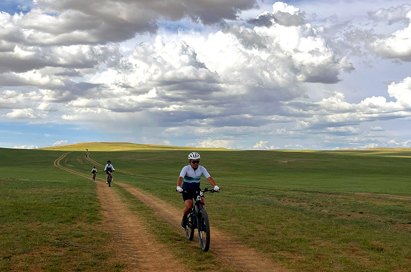 Mountain biking trip in Mongolian Gobi